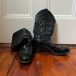 Black Lucchese 2000 Cowboy Boots Men’s 7 2E Wide would fit women’s 9.5